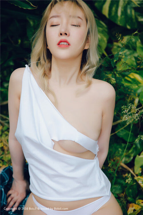 “从泥泞到雪海:震撼全场的极限越野竞技”,泥潭越野车比赛视频