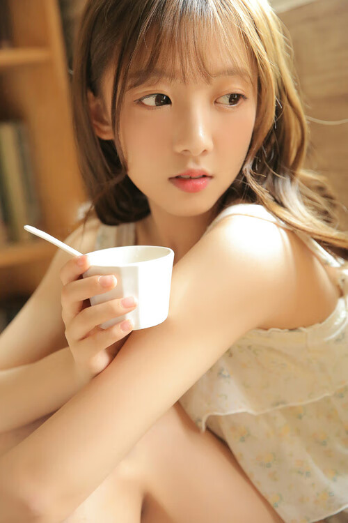 b体育APP-花样滑冰，冰上舞者展现优雅魅力，花样滑冰跳舞