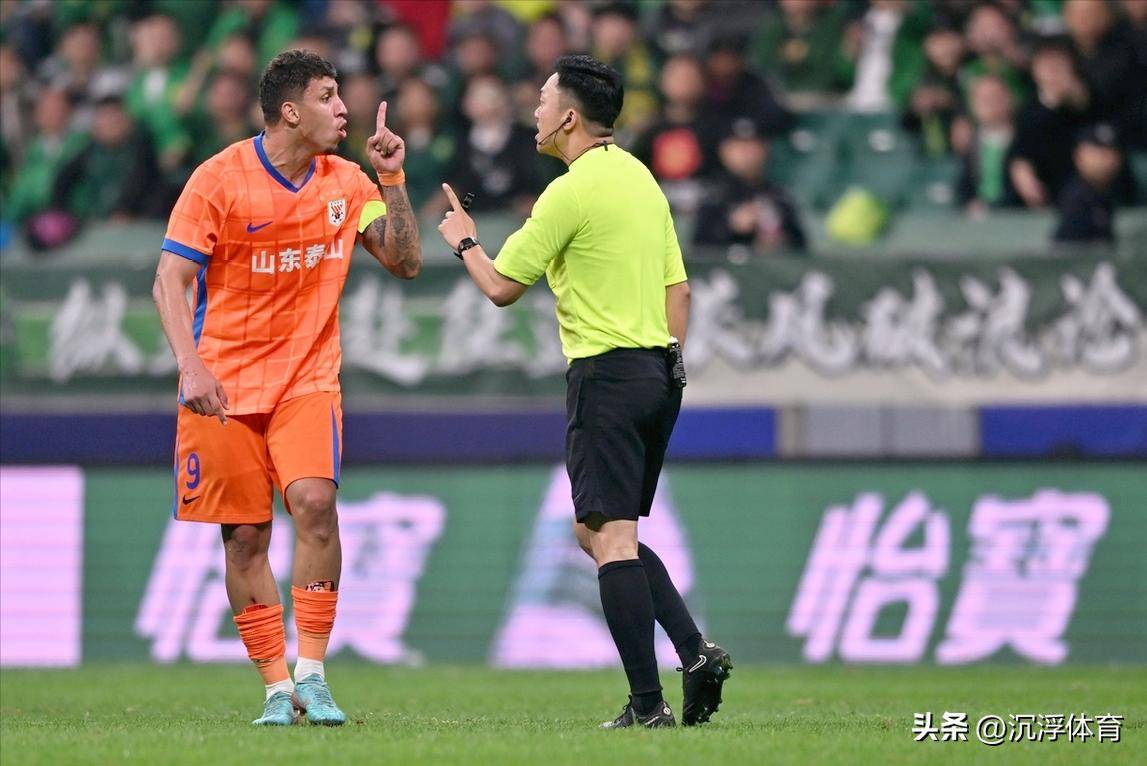 B体育平台:中超联赛裁判：接受媒体采访，回应争议判罚的简单介绍
