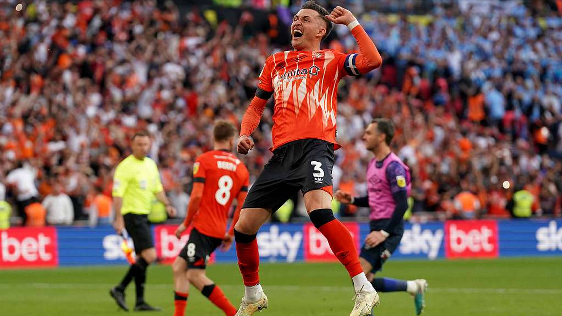 B体育官方网站：英超卢顿的进攻风格与战术演变的简单介绍