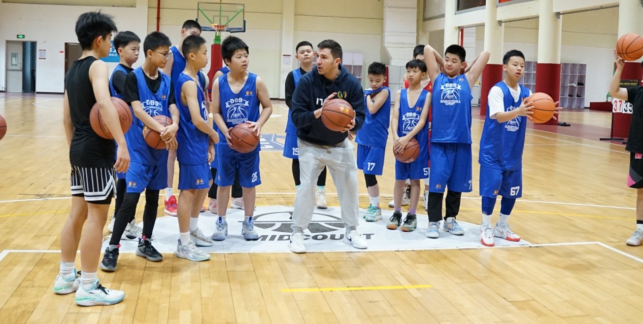 包含B体育官方网址：篮球训练营的比赛录像分析技术应用：帮助球员发现问题，提升水平的词条