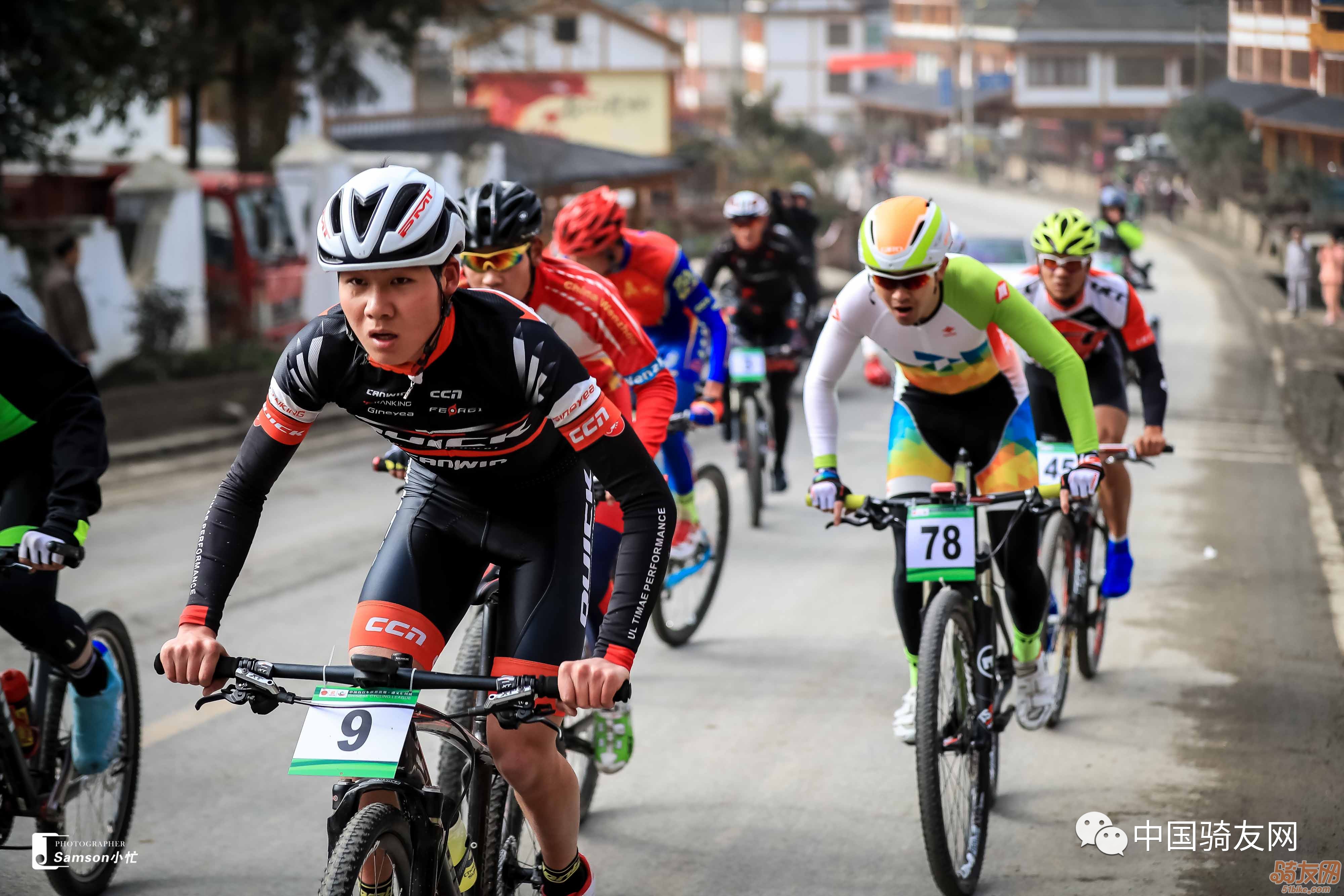 B体育：挑动观众情感：赛事中感人的瞬间回顾的简单介绍