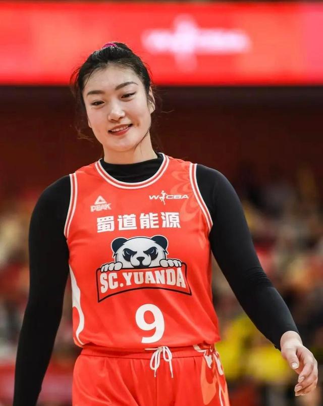 B体育官方网址：中国女篮备战亚洲杯，剑指冠军荣耀的简单介绍