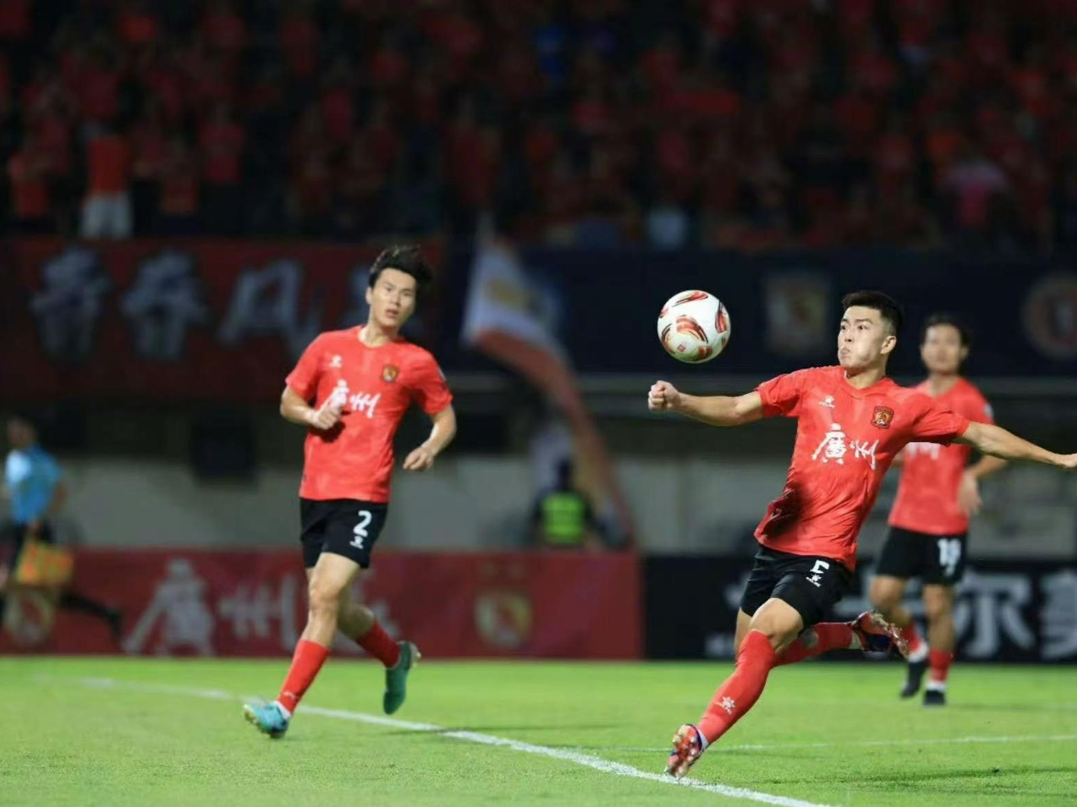 包含B体育平台：中国足球青训体系迎来重大突破的词条