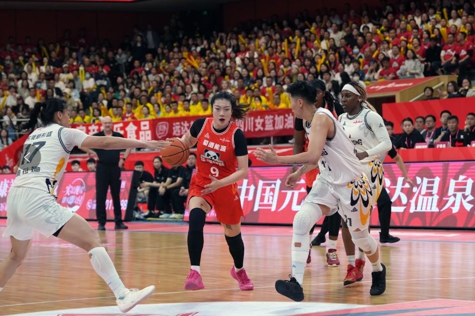 B体育官方网址：WCBA联赛的未来之星：谁将成为中国女篮的领军人物？的简单介绍