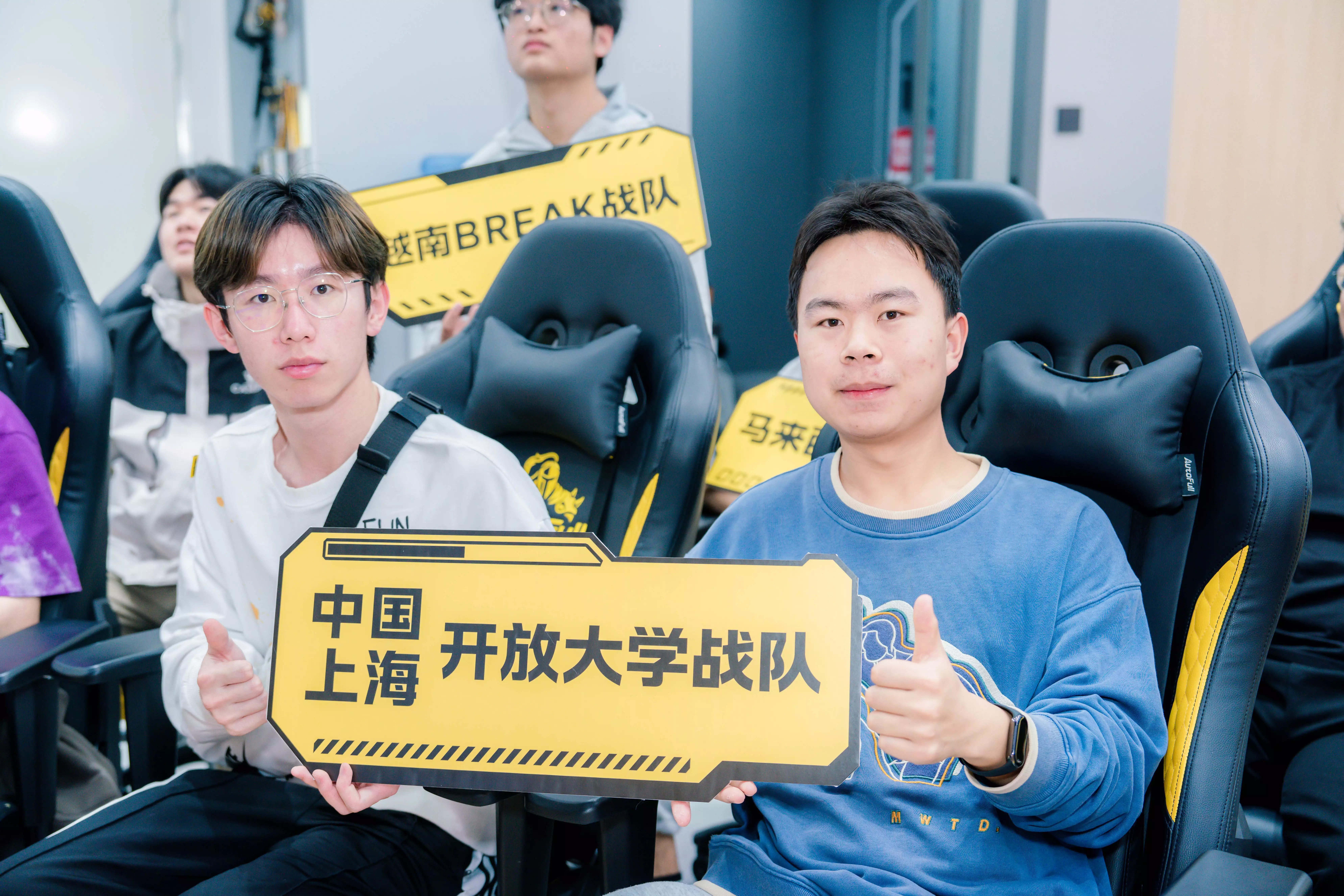 b体育下载:校园电竞联赛：高校选手同场对决，激情四溅的简单介绍