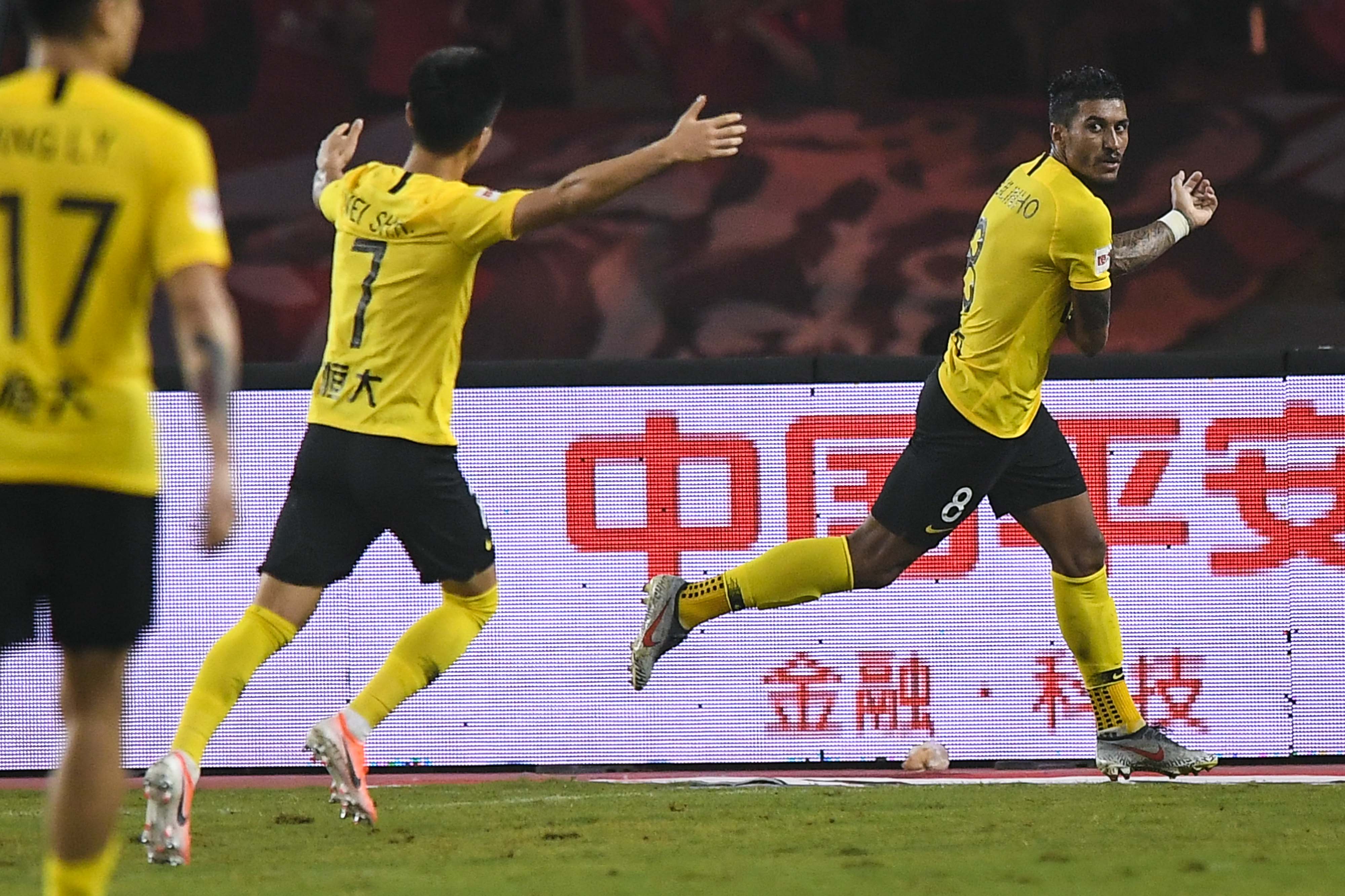 B体育平台:广州恒大队“全华班”成“笑话”，球迷：没“外援”，啥也不是！的简单介绍